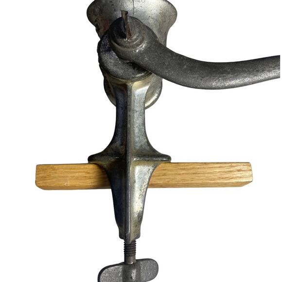 Antique Eveready No.5 Food Chopper/Grinder w/Wood Handle & 1 blade All Original - Picture 3 of 8